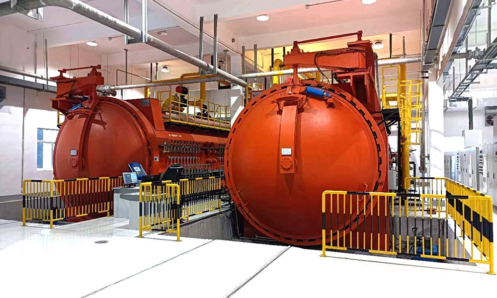 中航工業(yè)濟(jì)南特種結(jié)構(gòu)研究所637所 Φ3500X9000mmX2臺 250℃ 1.2Mpa